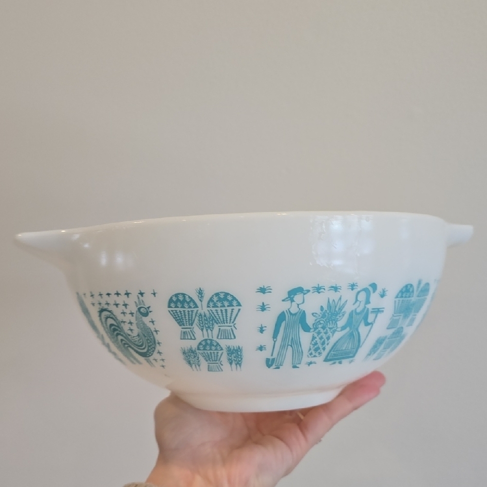 Vintage Pyrex Amish Butterprint Set of 2 Turquoise Cinderella Nesting bowls - Picture 3 of 10